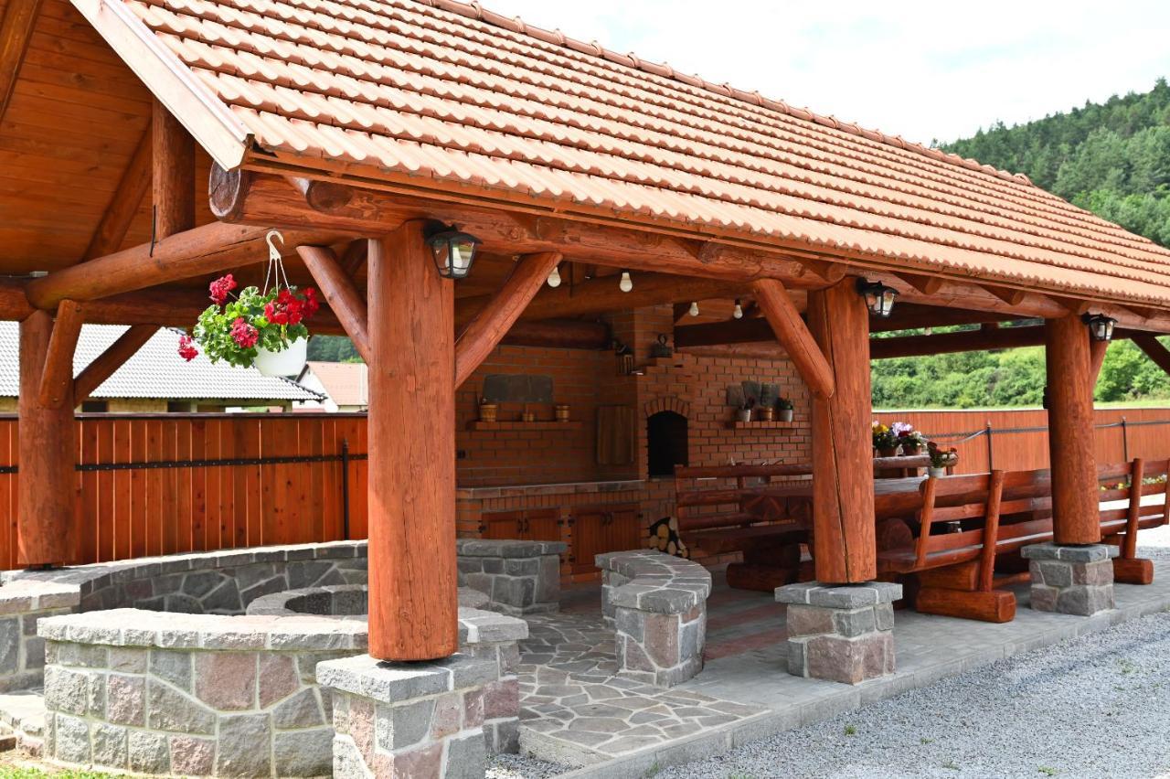 Dio Vendeghaz Hotel Praid Bagian luar foto